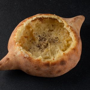 Аджарская лодочка с картошкой с сыром и черным перцем M