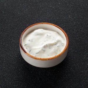 Сметана с чесноком